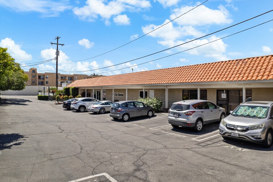 Primary Photo Of 26055 Bouquet Canyon Rd, Santa Clarita Veterinarian Kennel For Sale