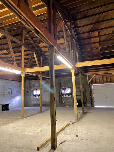 More Photos Of 325 N Main St, Liberty Flex For Lease