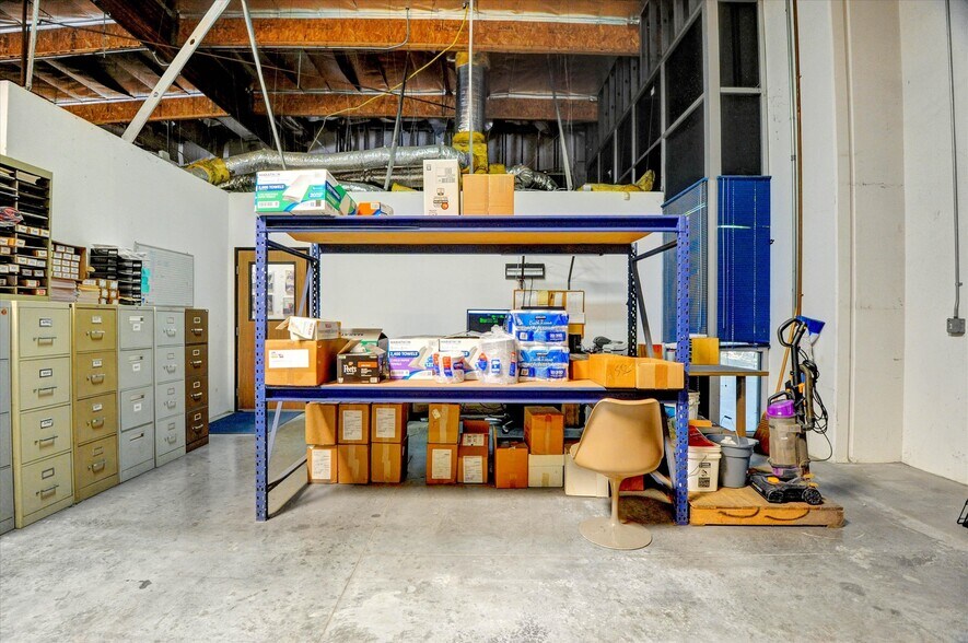 More Photos Of 920 W 10th St, Azusa Warehouse For Sale