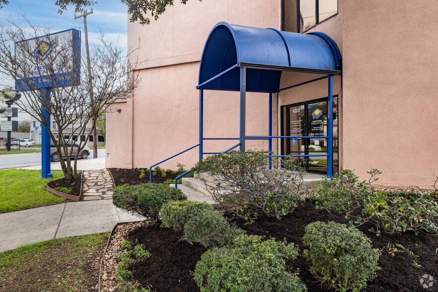 More Photos Of 4205 San Pedro Ave, San Antonio Schools For Lease