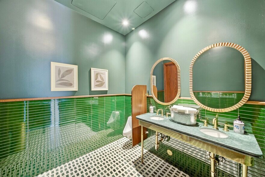 More Photos Of 4 OASIS Hallandale, 1006 E Hallandale Beach, Hallandale Beach Restaurant For Sale