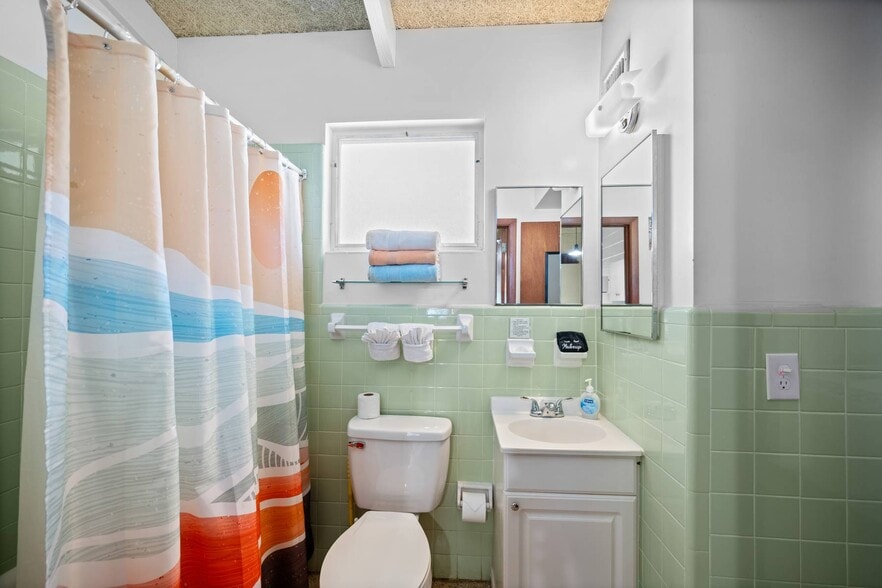More Photos Of 1485 Lakeview Dr, Deland Hotel For Sale