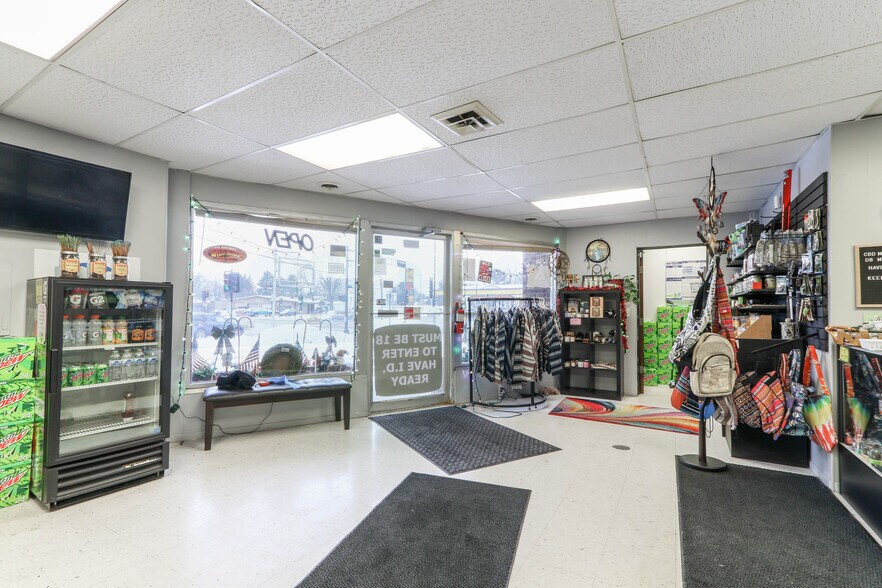 More Photos Of 1301-1305 S Central Ave, Marshfield Convenience Store For Sale