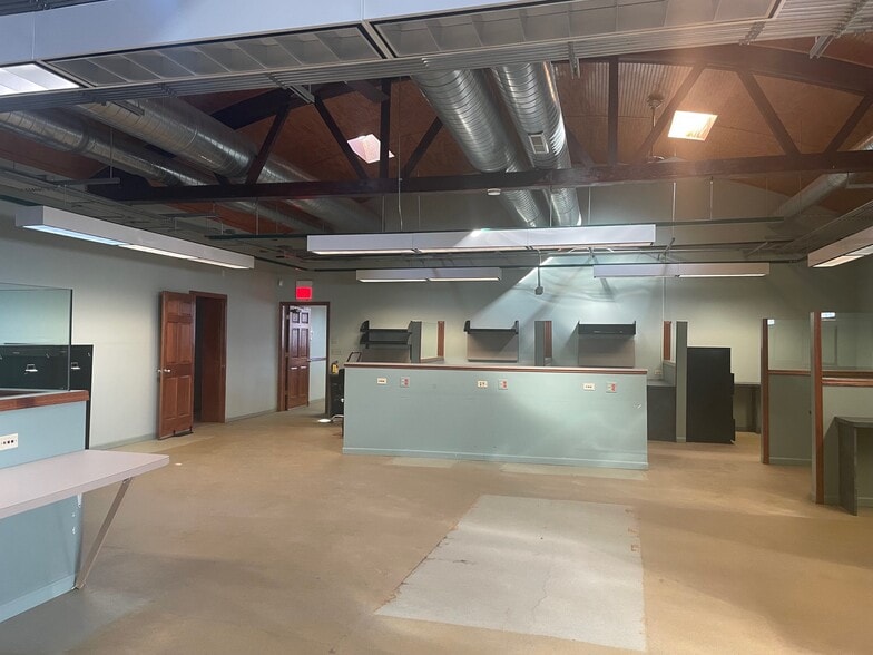 More Photos Of 7621-7623 W 63rd St, Summit Argo Storefront For Sale