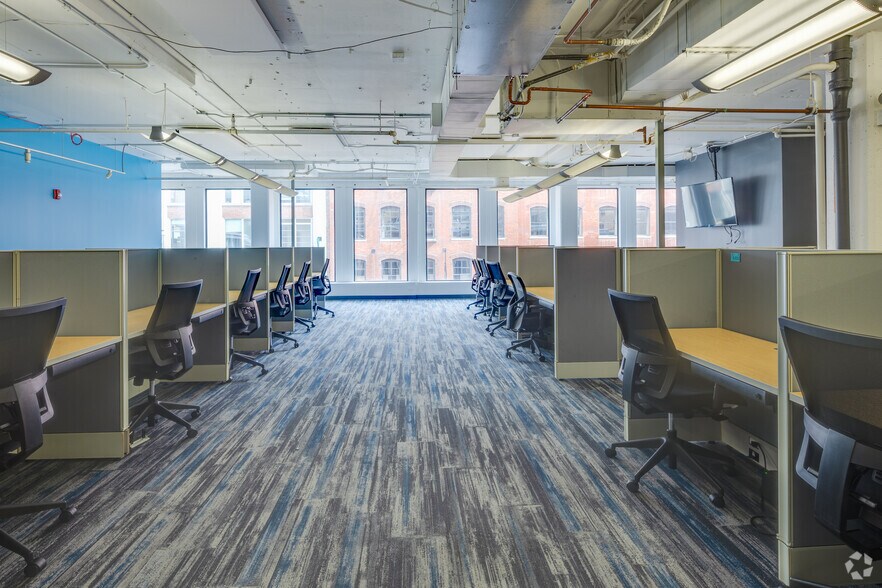 More Photos Of 225 W Superior St, Chicago Office For Lease