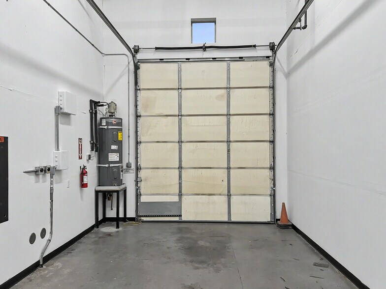 More Photos Of 21 Bisbee Ct, Santa Fe Warehouse For Lease