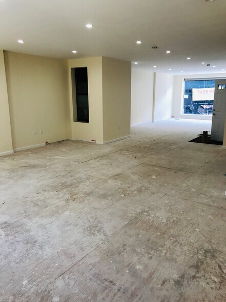 More Photos Of 5586 Broadway, Bronx Storefront Retail Residential For Lease