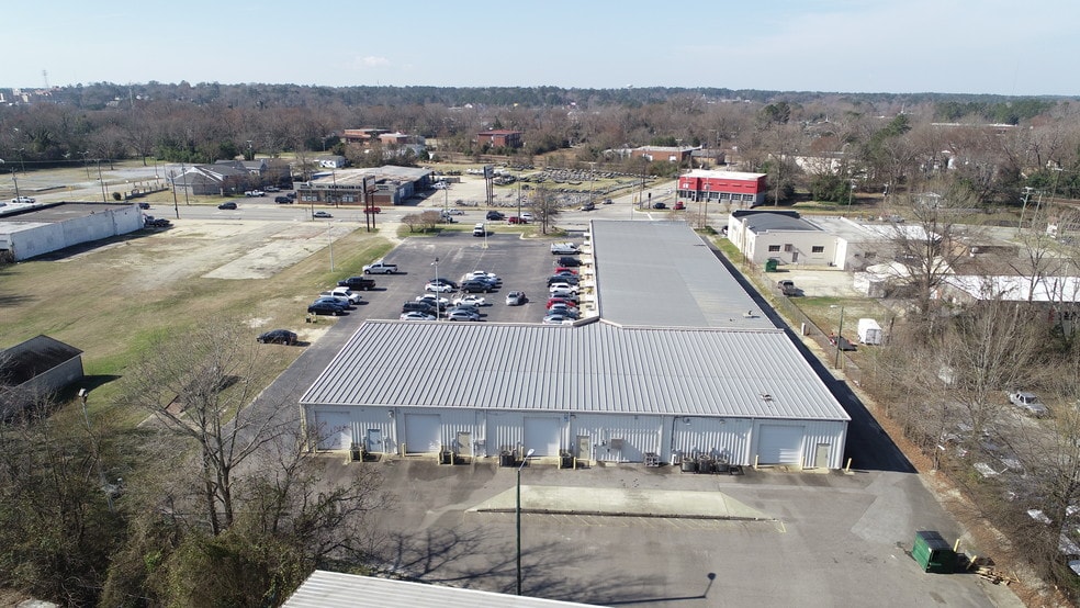 More Photos Of 726 Ramsey St, Fayetteville Flex For Lease