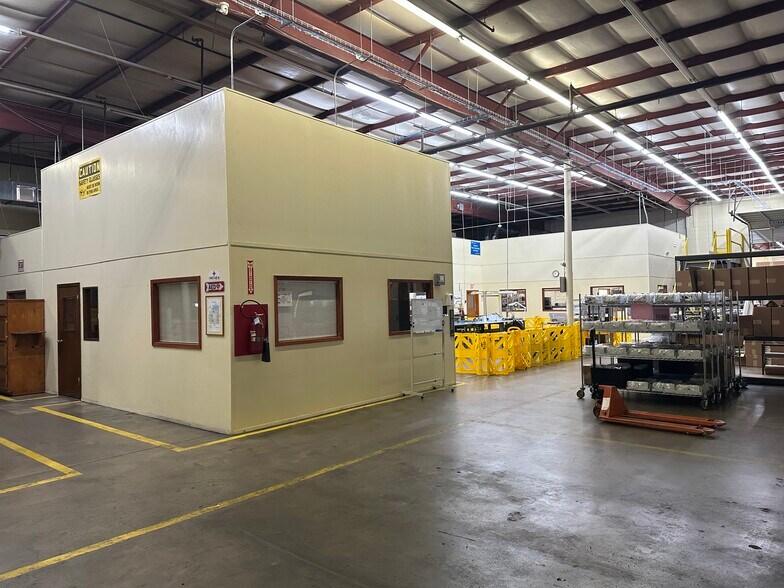 More Photos Of 3734 International Blvd, Brownsville Distribution For Sale