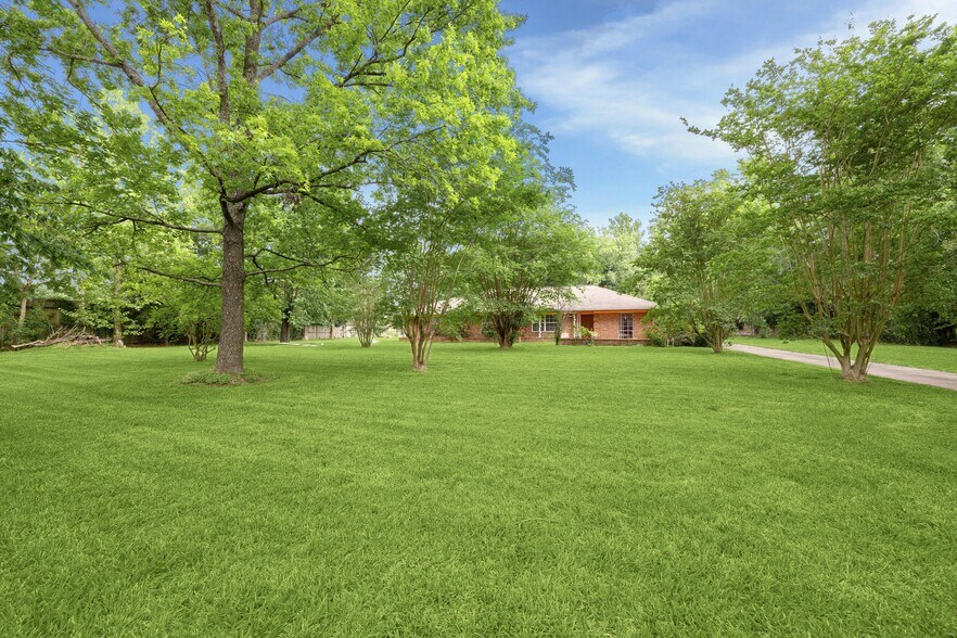 More Photos Of 1631 Gault Rd, Houston Flex For Sale