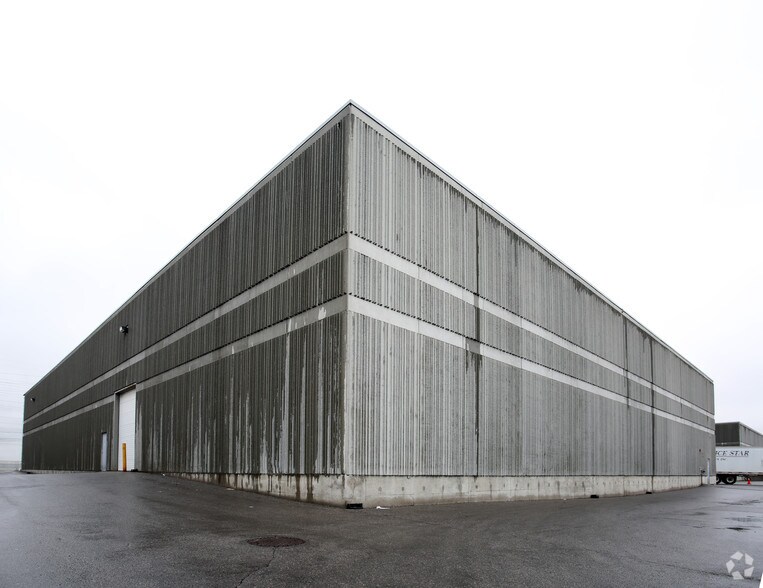 More Photos Of 321 Parkhurst Sq, Brampton Manufacturing For Lease