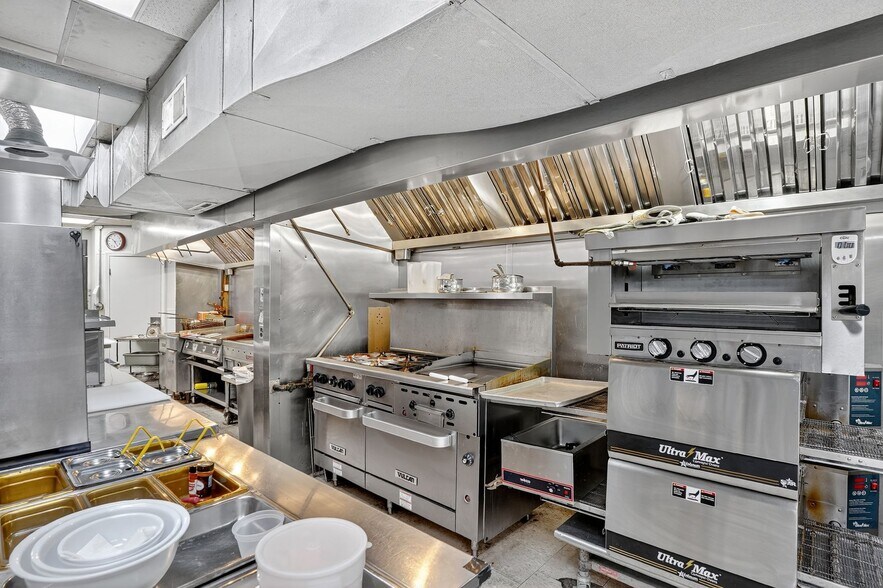 More Photos Of 550 McKeesport Rd, Elizabeth Freestanding For Sale