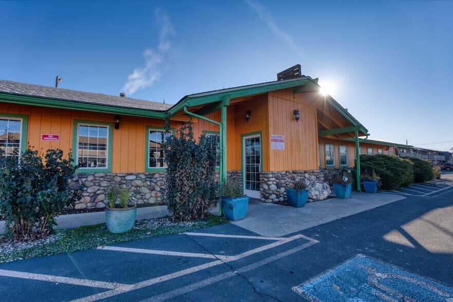 More Photos Of 410 Yakima Valley Hwy, Sunnyside General Retail For Sale