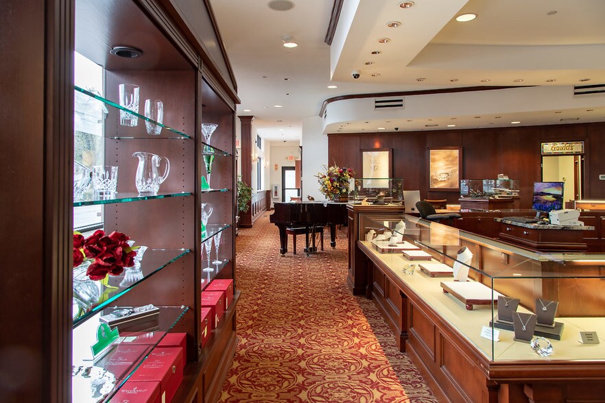 More Photos Of 700 E Main St, Anoka Freestanding For Lease