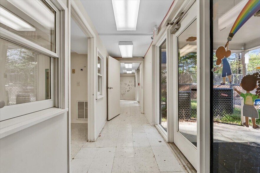 More Photos Of 1552 Skeet Club Rd, High Point Office For Sale
