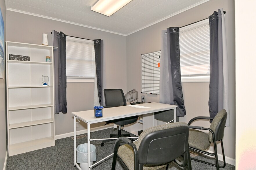 More Photos Of 1030 E Morgan St, Martinsville Office For Sale