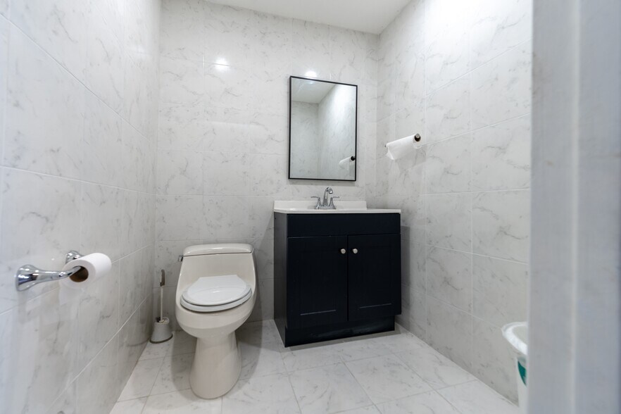 More Photos Of 3750 NW 46th St, Miami Manufacturing For Sale