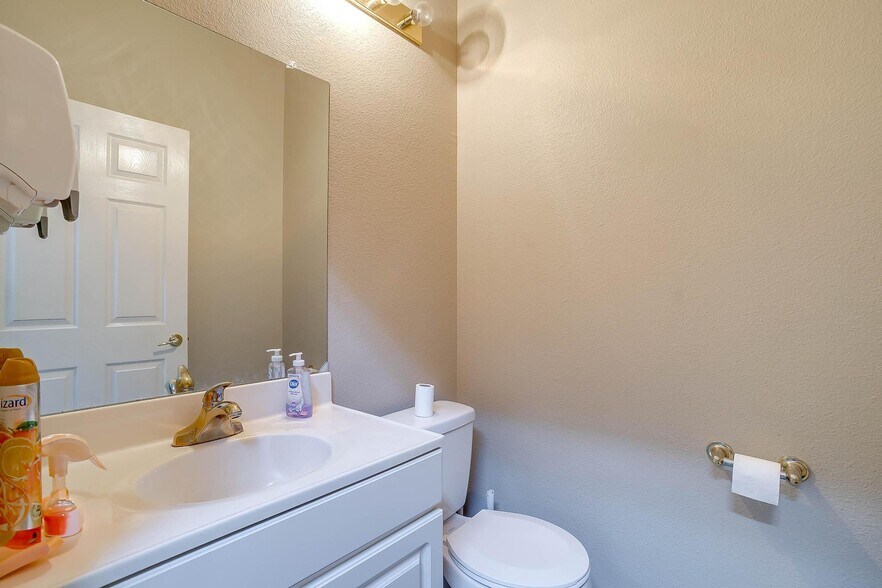 More Photos Of 110 Gotcher Ave, Lake Dallas Warehouse For Sale