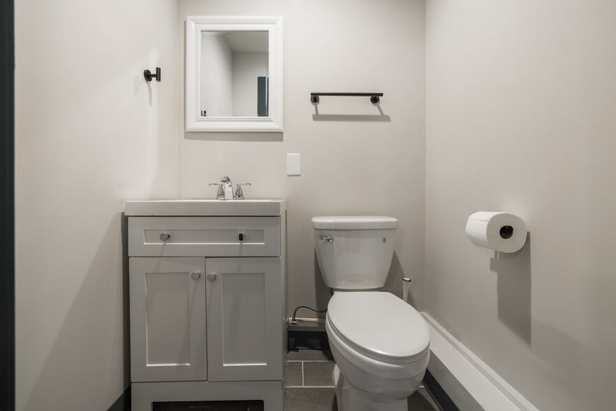 More Photos Of 1435 FM 1463 Rd, Katy Showroom For Sale