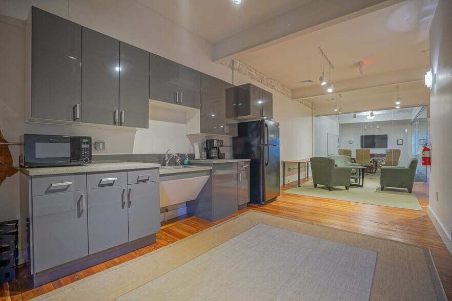 More Photos Of 18 Cabarrus Ave W, Concord Office For Sale