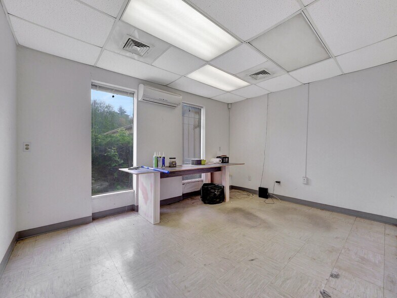 More Photos Of 239 US-206, Sandyston Manufacturing For Sale