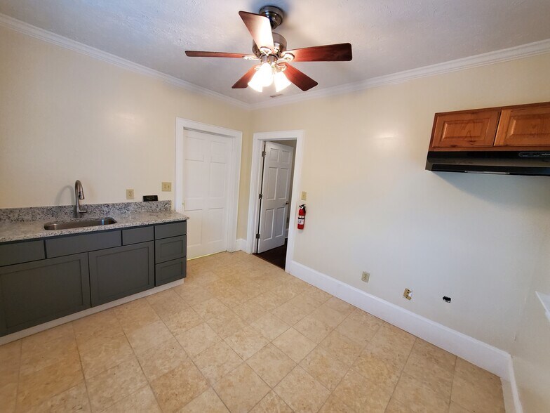 More Photos Of 309 Macon St, McDonough Office Residential For Lease