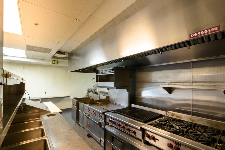 More Photos Of 4225 Crenshaw Blvd, Los Angeles Bar For Lease
