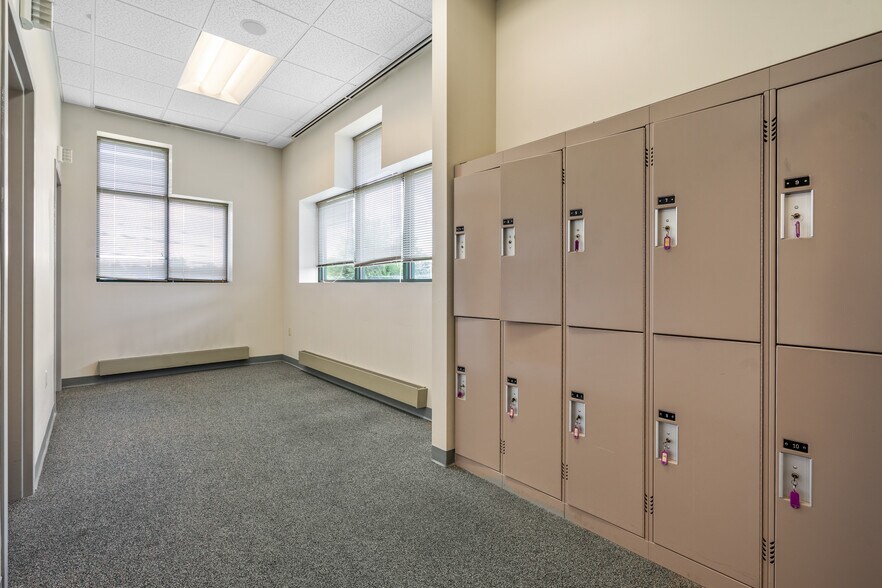 More Photos Of 77-87 Glade Dr, Kittanning Flex For Sale