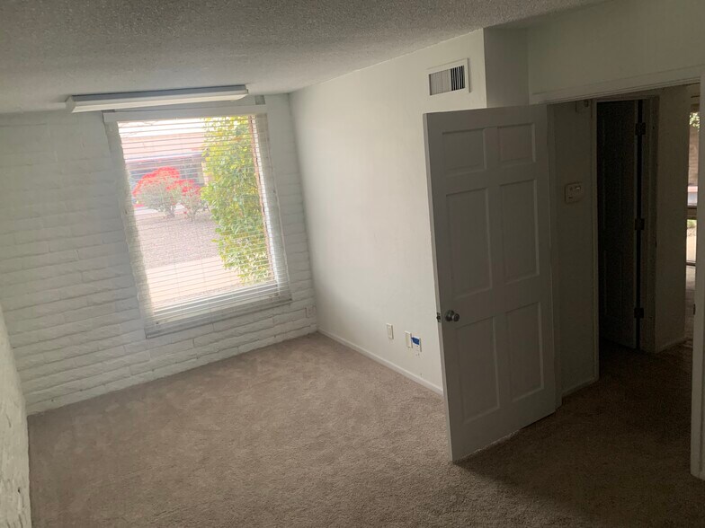 More Photos Of 1550 E University Dr, Mesa Office For Lease