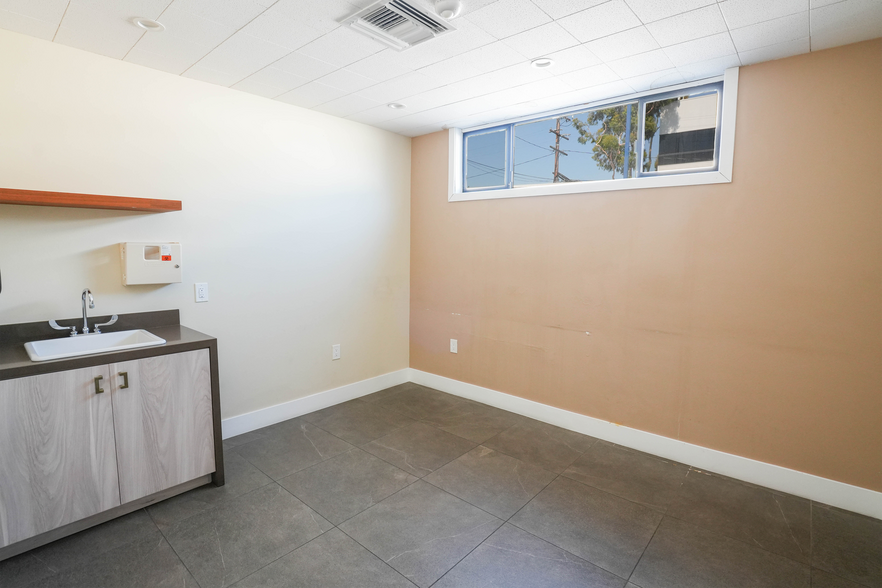 More Photos Of 3490 Linden Ave, Long Beach Medical For Sale