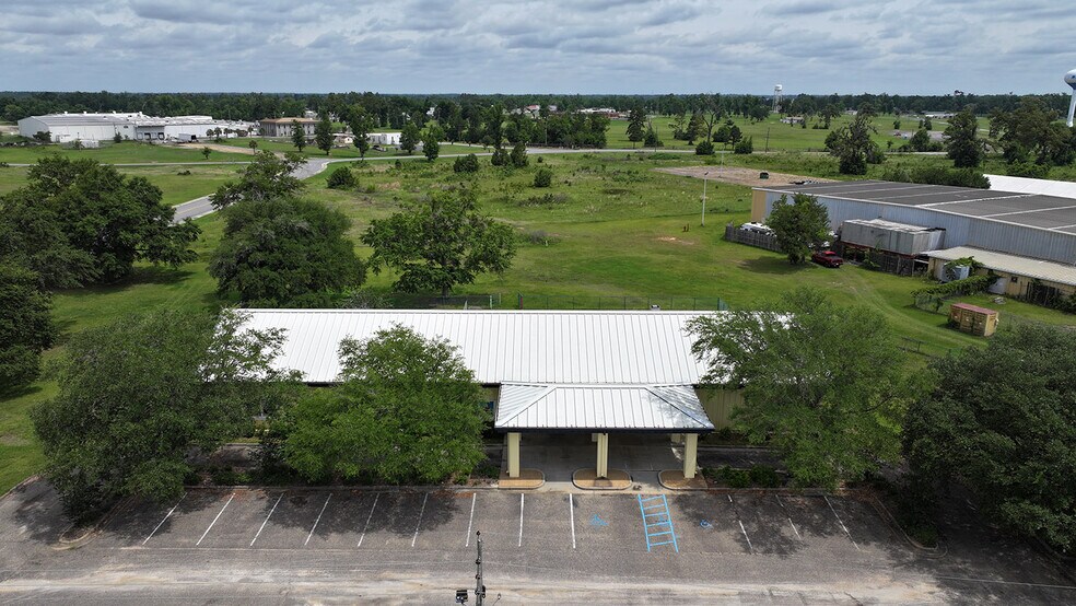 More Photos Of 3525 Russell Rd, Marianna Daycare Center For Sale