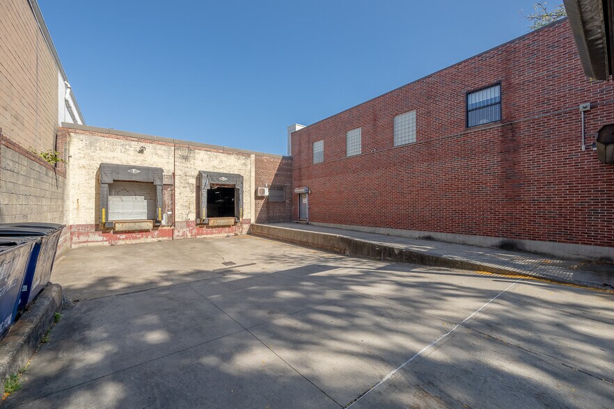 More Photos Of 8950 127th St, Richmond Hill Warehouse For Sale