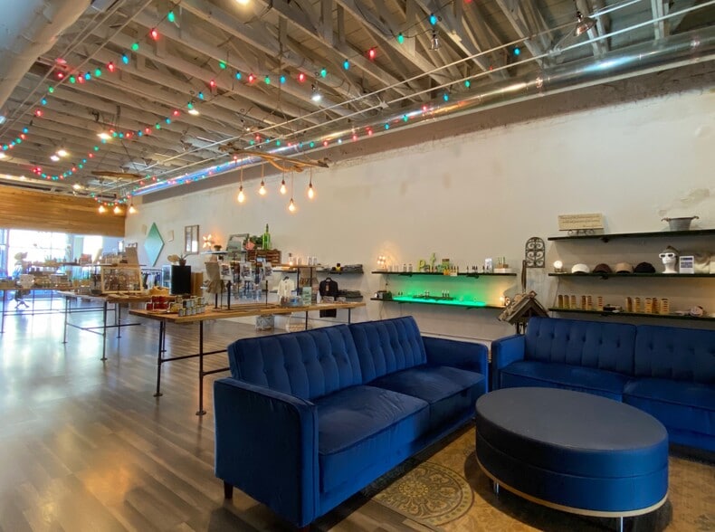 More Photos Of 221 W Hickory St, Denton Storefront For Lease