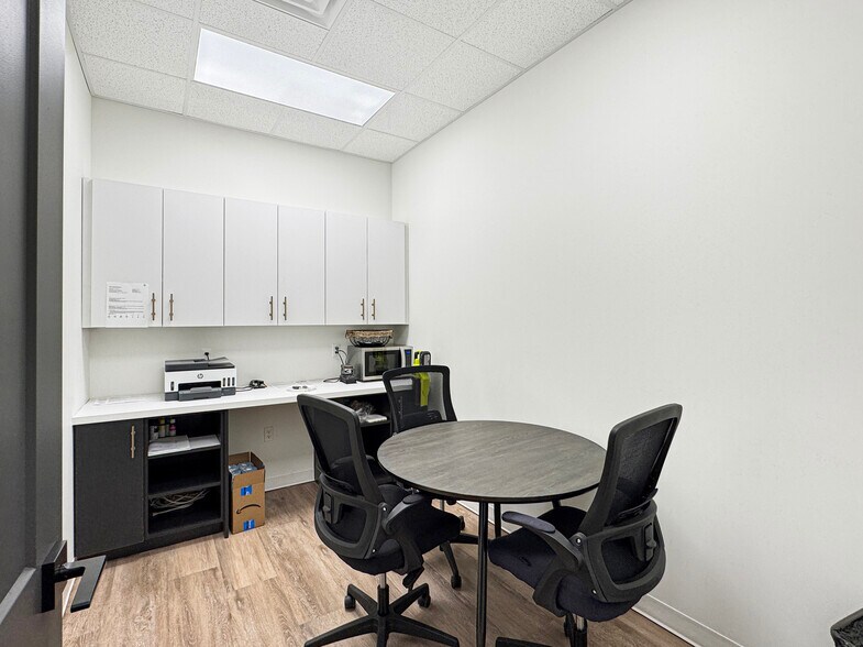 More Photos Of 15105 Crown At Lone Oak Rd, Edmond Office For Lease