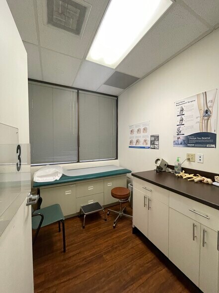 More Photos Of 98-1247 Kaahumanu St, Aiea Medical For Sale