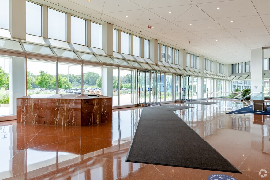 More Photos Of 8770 W Bryn Mawr Ave, Chicago Office For Lease