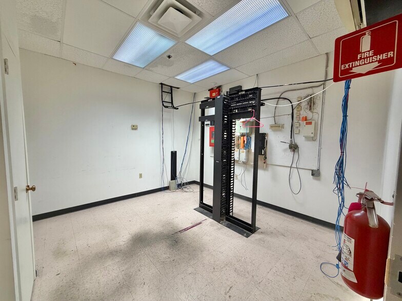 More Photos Of 1470 E Weisgarber Rd, Knoxville Light Distribution For Lease