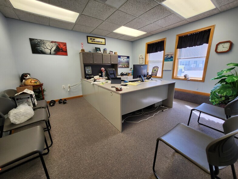 More Photos Of 2704 N Cunningham Ave, Urbana Office For Lease