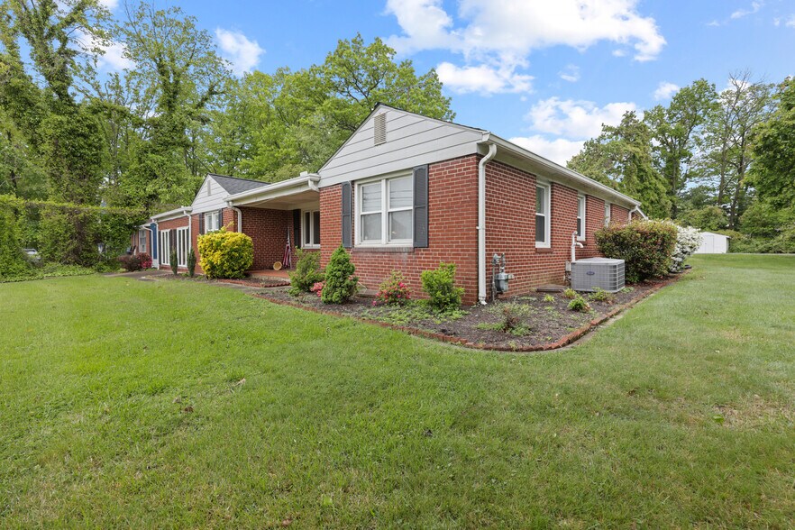 More Photos Of 3904 E Joppa Rd, Nottingham Flex For Sale