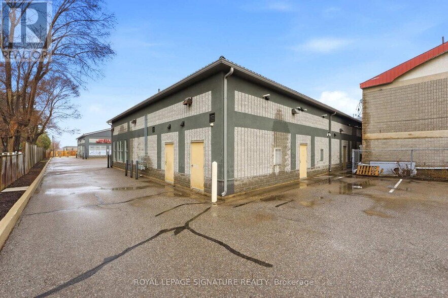 More Photos Of 158 Guelph St, Halton Hills Freestanding For Lease