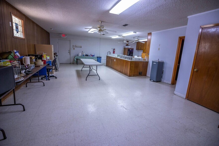 More Photos Of 402 Legendary Ln, Gun Barrel City Office For Sale