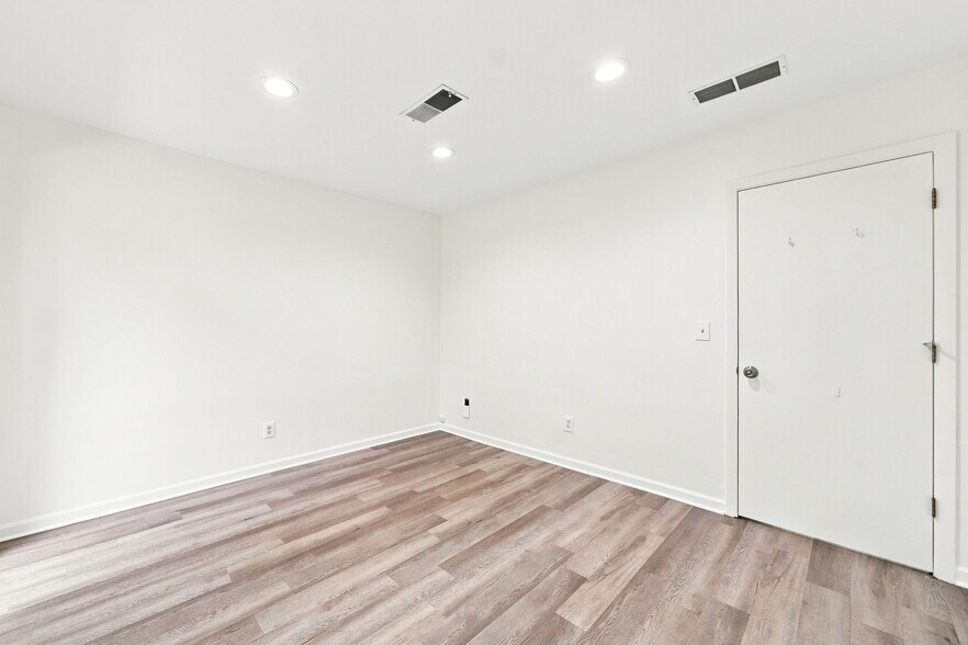 More Photos Of 600 Houze Way, Roswell Medical For Lease