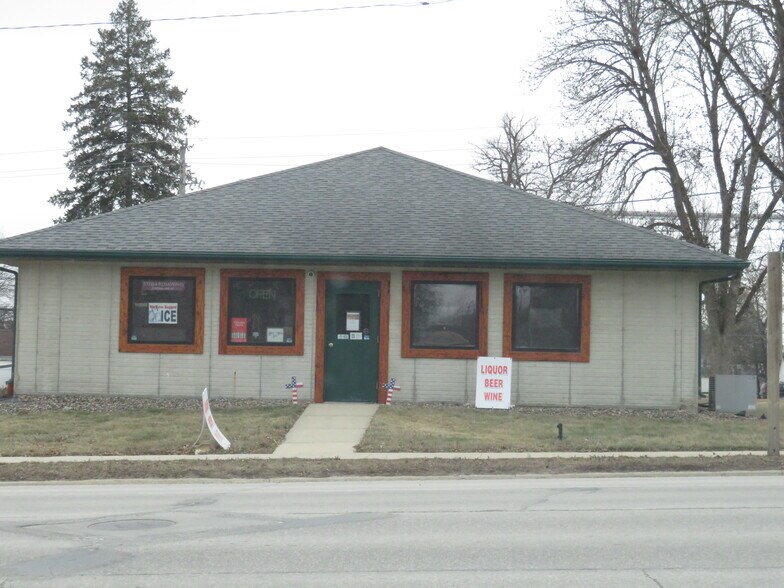 Primary Photo Of 310 Central Ave E, Clarion General Retail For Sale