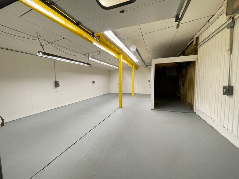 More Photos Of 6190 N Riverview Dr, Kalamazoo Warehouse For Sale