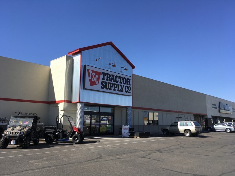 More Photos Of 1501-1531 Navajo Blvd, Holbrook Storefront For Lease