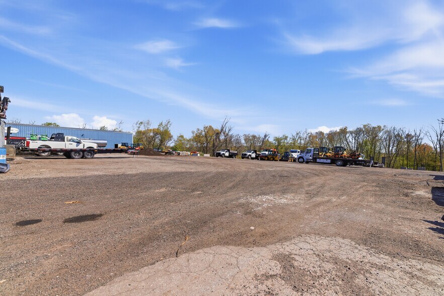 More Photos Of 11 Tyler Dr, North Franklin Showroom For Sale