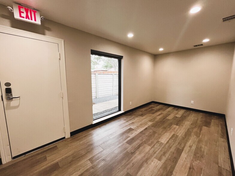 More Photos Of 615 W Harwood Rd, Hurst Medical For Sale