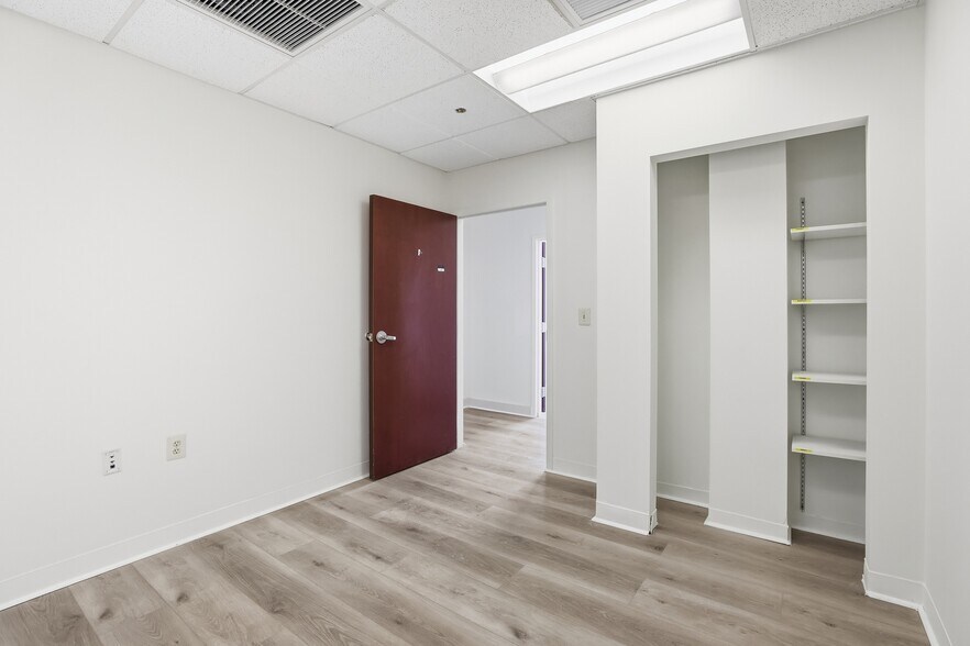 More Photos Of 2925 Lord Baltimore Dr, Windsor Mill Medical For Lease