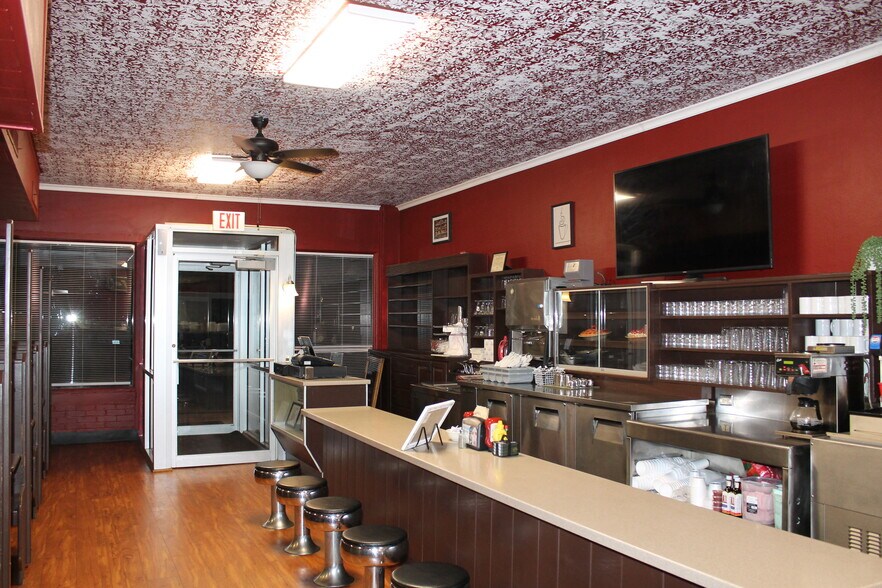 More Photos Of 145 S Main St, Saint Clair Specialty For Lease