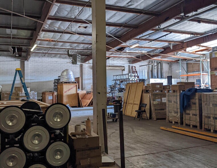 More Photos Of 12400 Montague St, Pacoima Warehouse For Lease